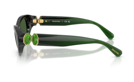 Sonnenbrille Swarovski - 0SK6036U - Farbe : 108171 - Milky dark green - Größe(n) 50 (XS)